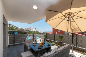 Poolside two bedroom apartment Julija